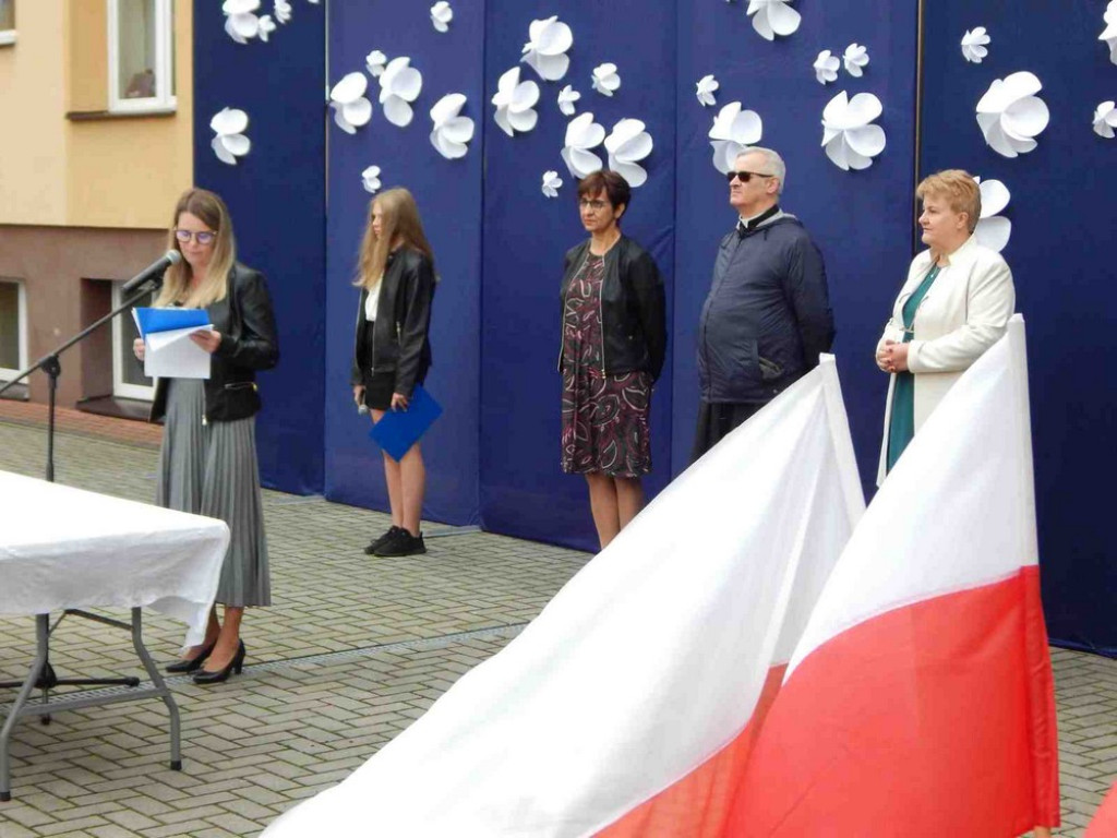 Rozpoczęcie roku szkolnego w hrubieszowskiej Jedynce - ZDJĘCIA