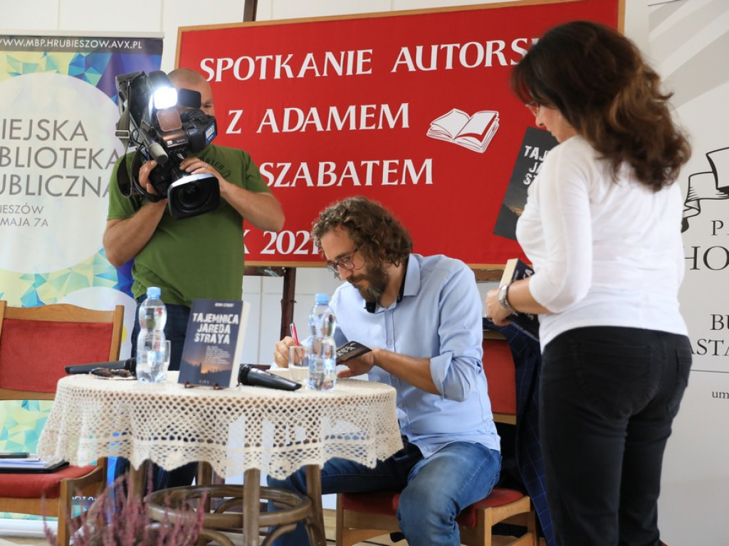 Hrubieszów: Spotkanie autorskie z Adamem Szabatem - ZDJĘCIA