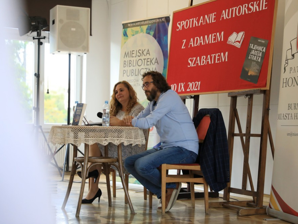 Hrubieszów: Spotkanie autorskie z Adamem Szabatem - ZDJĘCIA