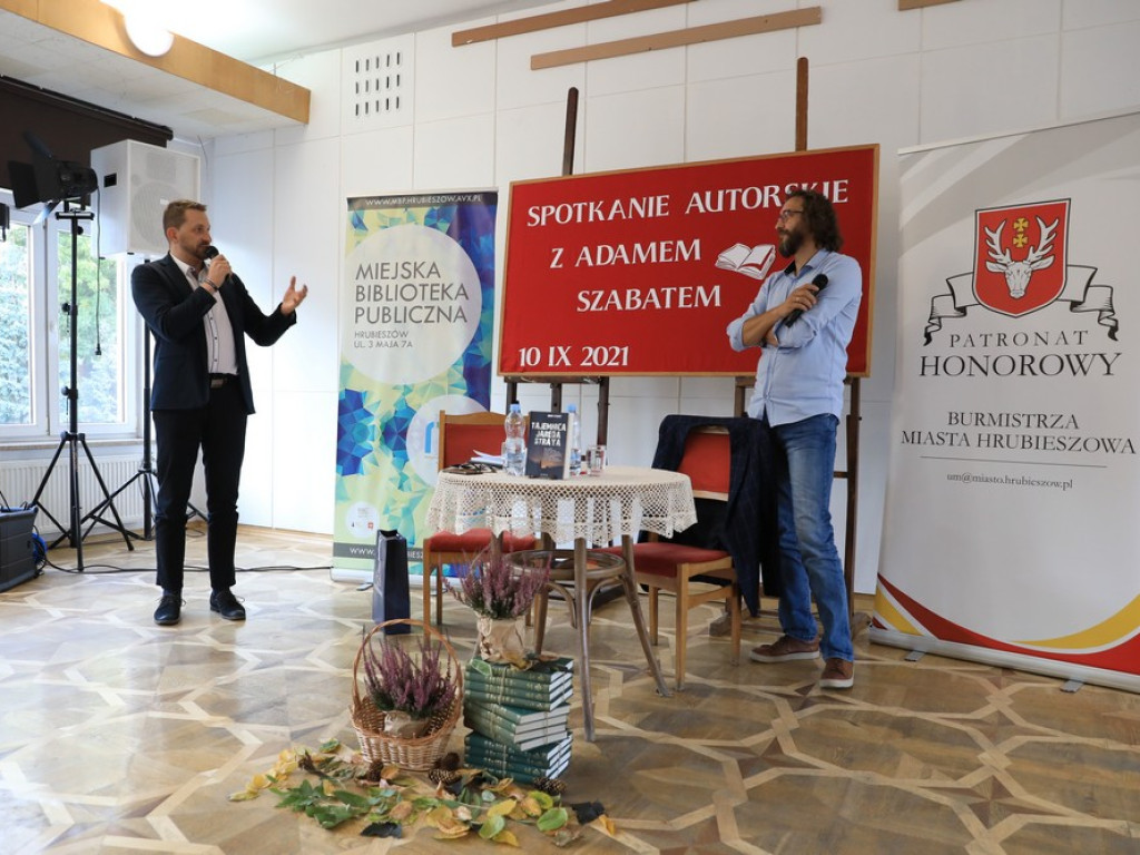 Hrubieszów: Spotkanie autorskie z Adamem Szabatem - ZDJĘCIA