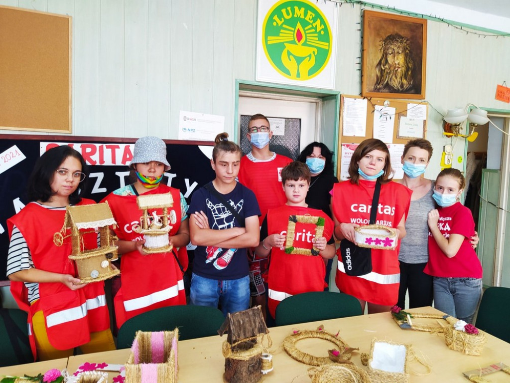 Hrubieszów: Sznurek kreatywnie - warsztaty w Caritas - ZDJĘCIA
