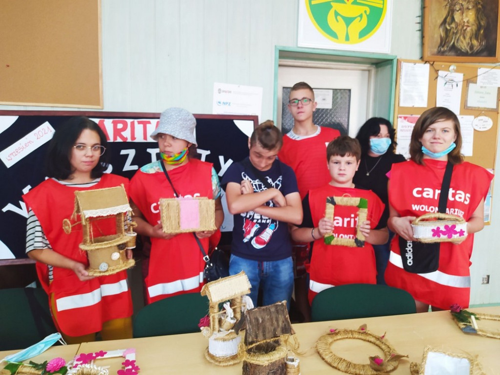 Hrubieszów: Sznurek kreatywnie - warsztaty w Caritas - ZDJĘCIA