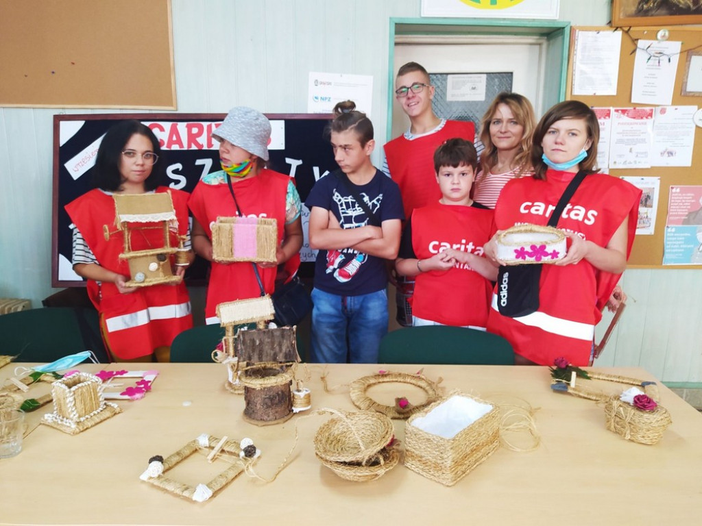 Hrubieszów: Sznurek kreatywnie - warsztaty w Caritas - ZDJĘCIA
