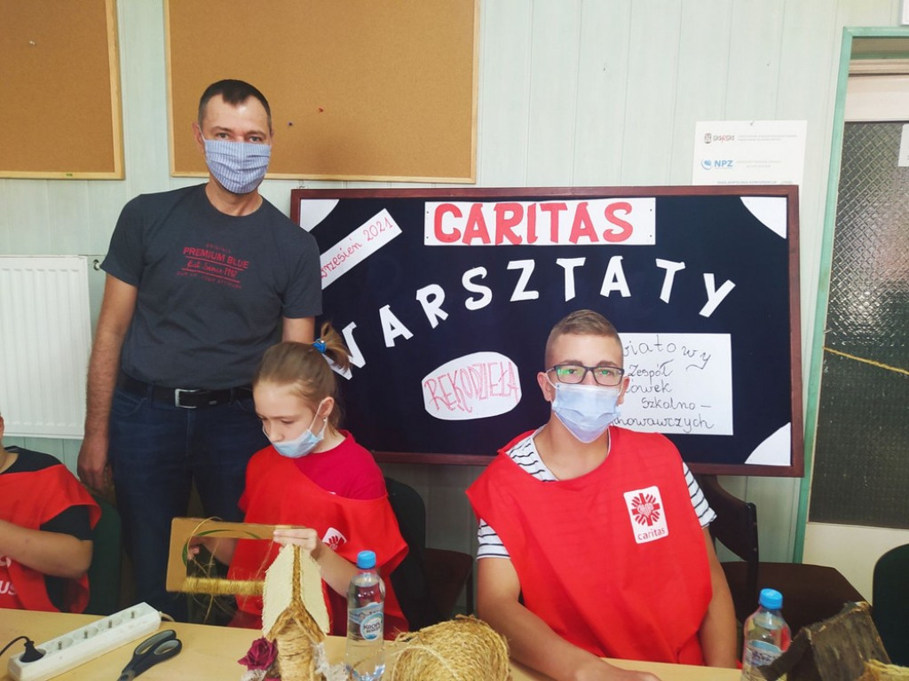 Hrubieszów: Sznurek kreatywnie - warsztaty w Caritas - ZDJĘCIA