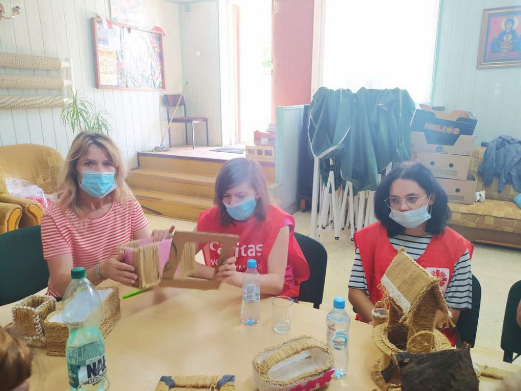 Hrubieszów: Sznurek kreatywnie - warsztaty w Caritas - ZDJĘCIA