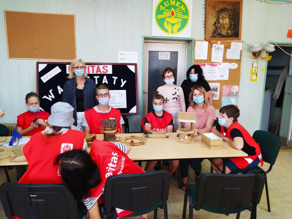 Hrubieszów: Sznurek kreatywnie - warsztaty w Caritas - ZDJĘCIA
