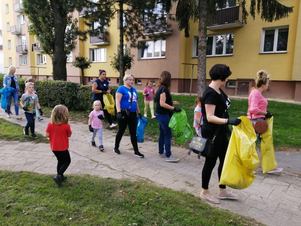 Sprzątanie Świata w Przedszkolu nr 5 - ZDJĘCIA