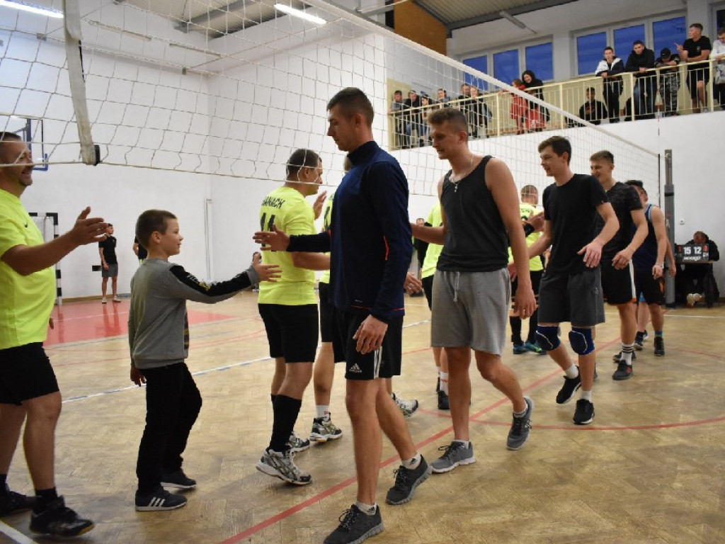 Charytatywny Turniej Piłki Siatkowej o puchar Wójta Gminy Hrubieszów. Zebrano prawie 28 tys. - ZDJĘCIA