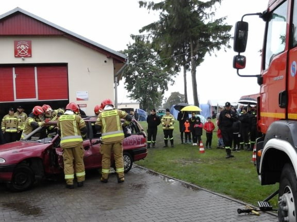 Pokazy Straży Pożarnej na charytatywnym pikniku w Czerniczynie - ZDJĘCIA