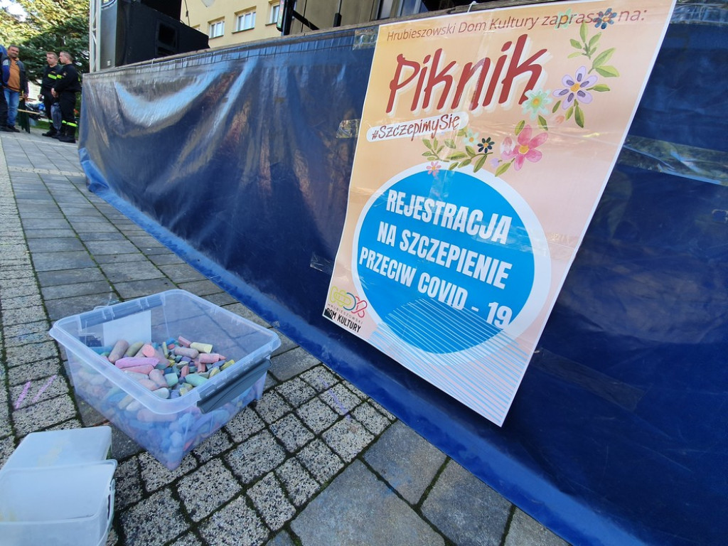 Hrubieszów: Trwa piknik SzczepimySię - ZDJĘCIA