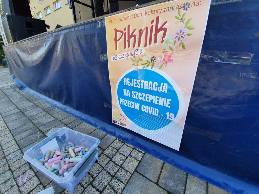 Hrubieszów: Trwa piknik SzczepimySię - ZDJĘCIA