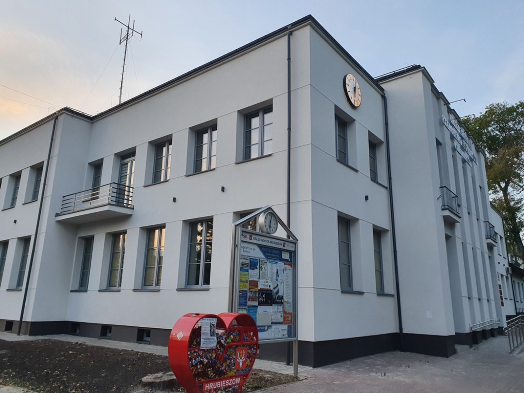 Hrubieszów: Budynek Urzędu Miasta po remoncie - ZDJĘCIA
