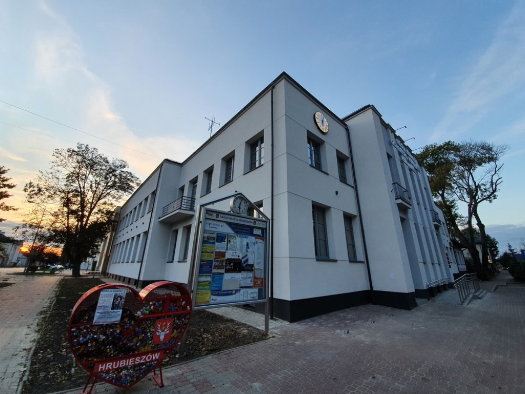 Hrubieszów: Budynek Urzędu Miasta po remoncie - ZDJĘCIA