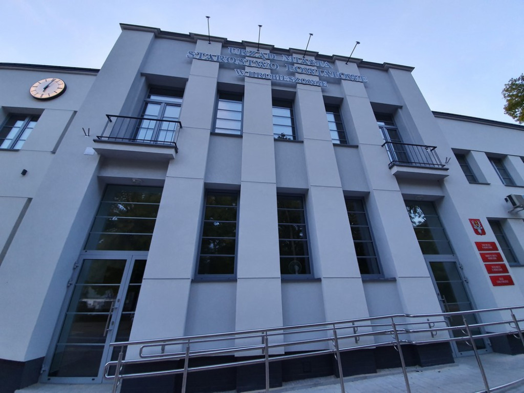 Hrubieszów: Budynek Urzędu Miasta po remoncie - ZDJĘCIA