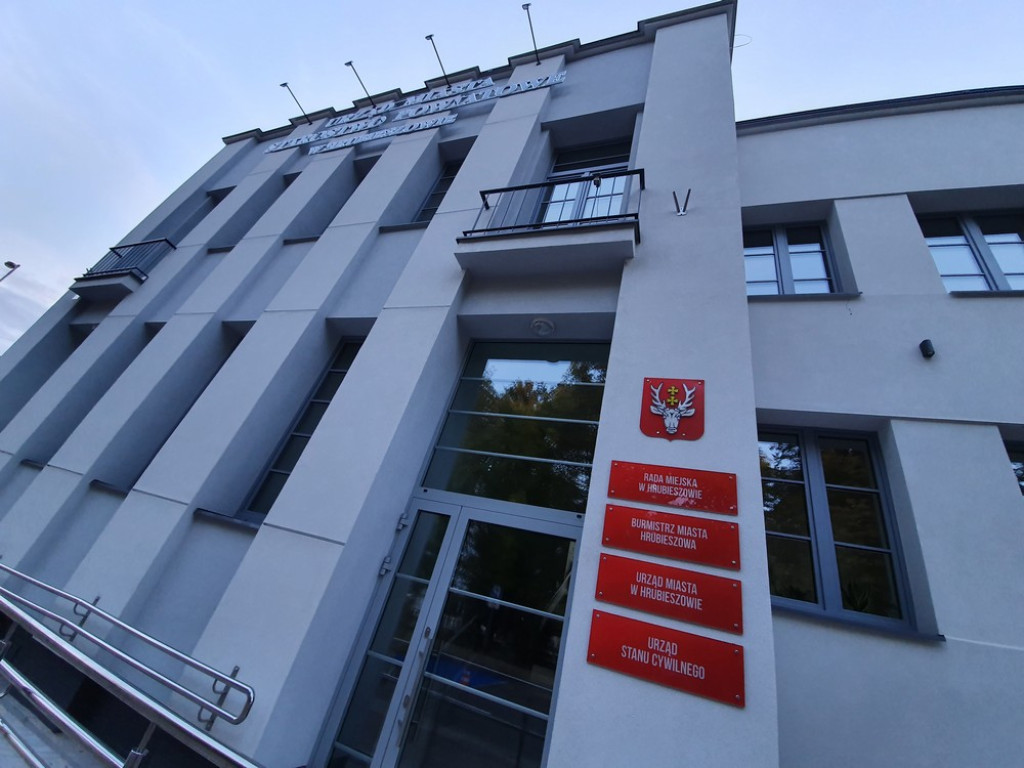Hrubieszów: Budynek Urzędu Miasta po remoncie - ZDJĘCIA