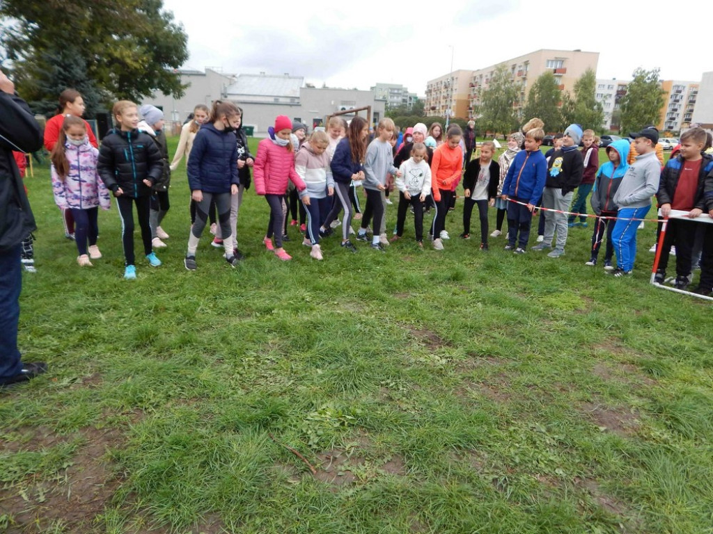 Uczniowie Jedynki pamiętają o Bohaterach Września! - ZDJĘCIA