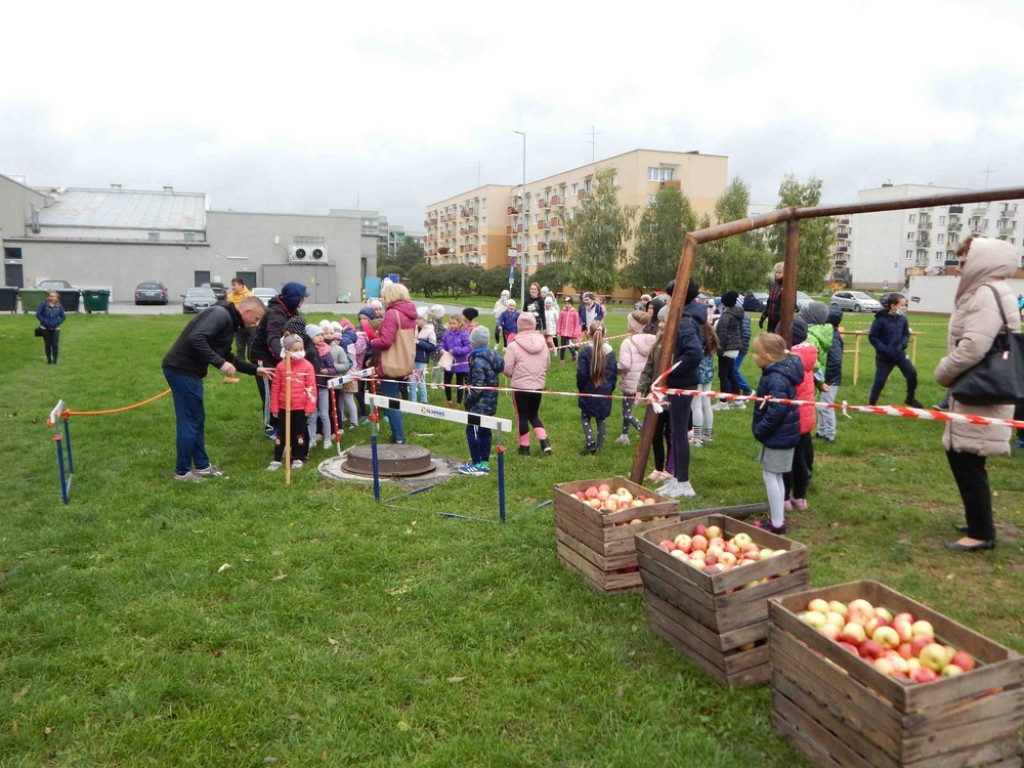 Uczniowie Jedynki pamiętają o Bohaterach Września! - ZDJĘCIA