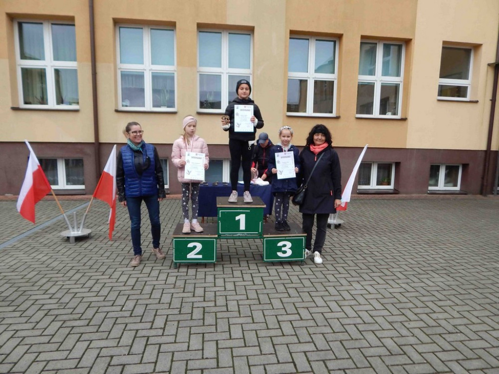 Uczniowie Jedynki pamiętają o Bohaterach Września! - ZDJĘCIA