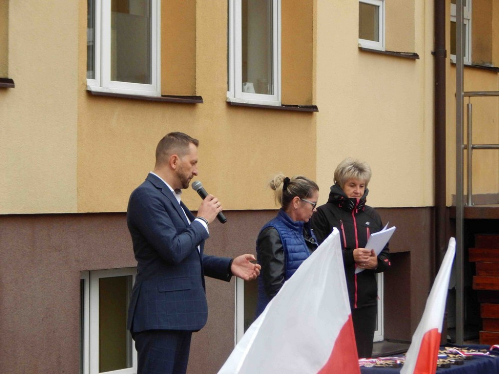Uczniowie Jedynki pamiętają o Bohaterach Września! - ZDJĘCIA