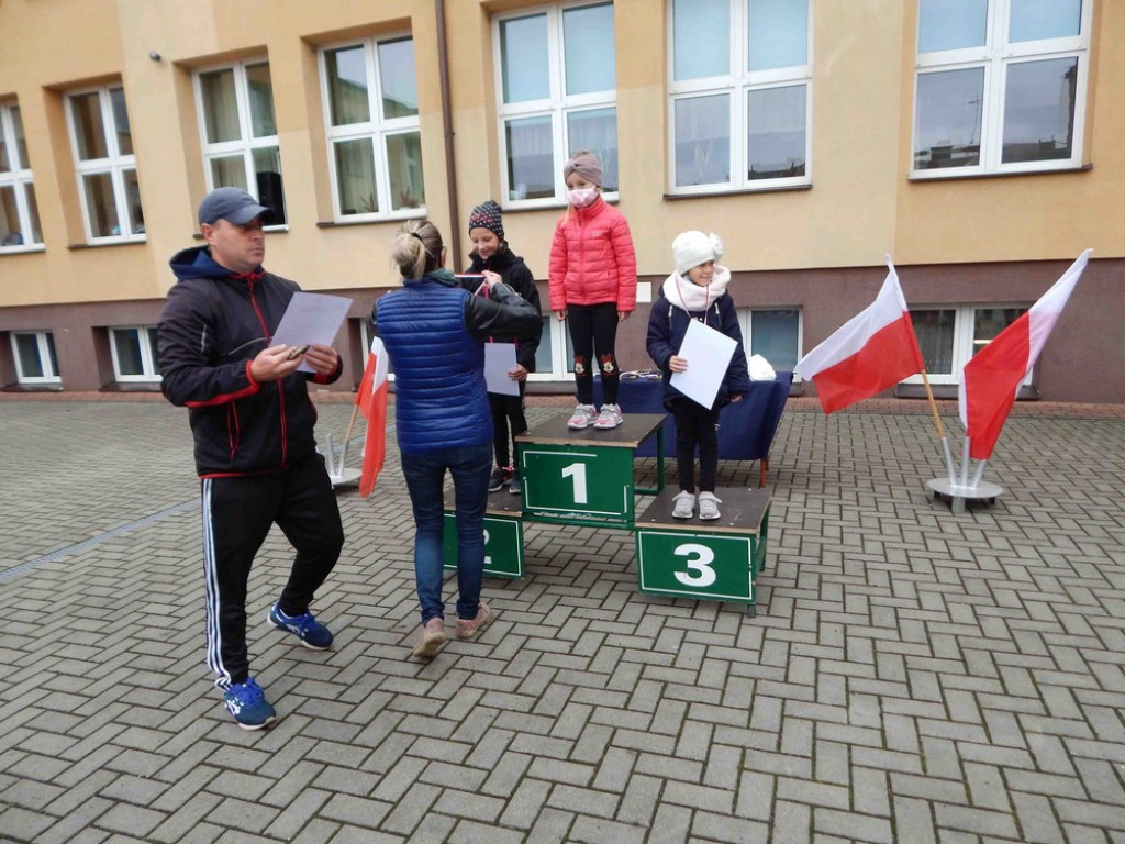 Uczniowie Jedynki pamiętają o Bohaterach Września! - ZDJĘCIA