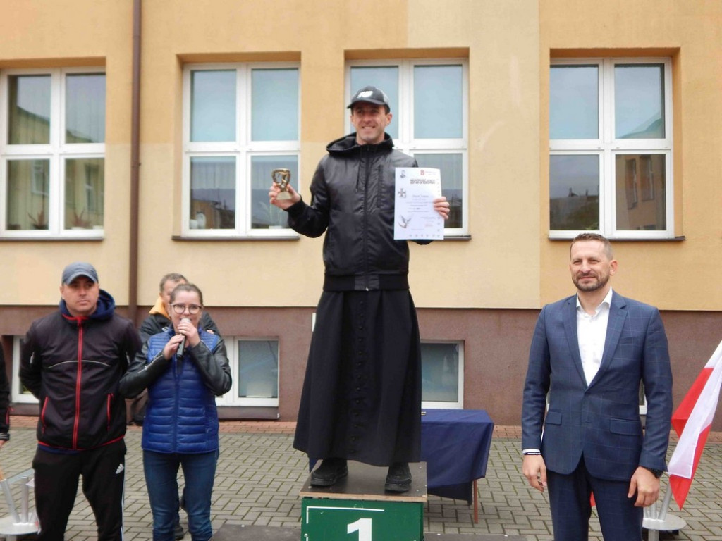 Uczniowie Jedynki pamiętają o Bohaterach Września! - ZDJĘCIA