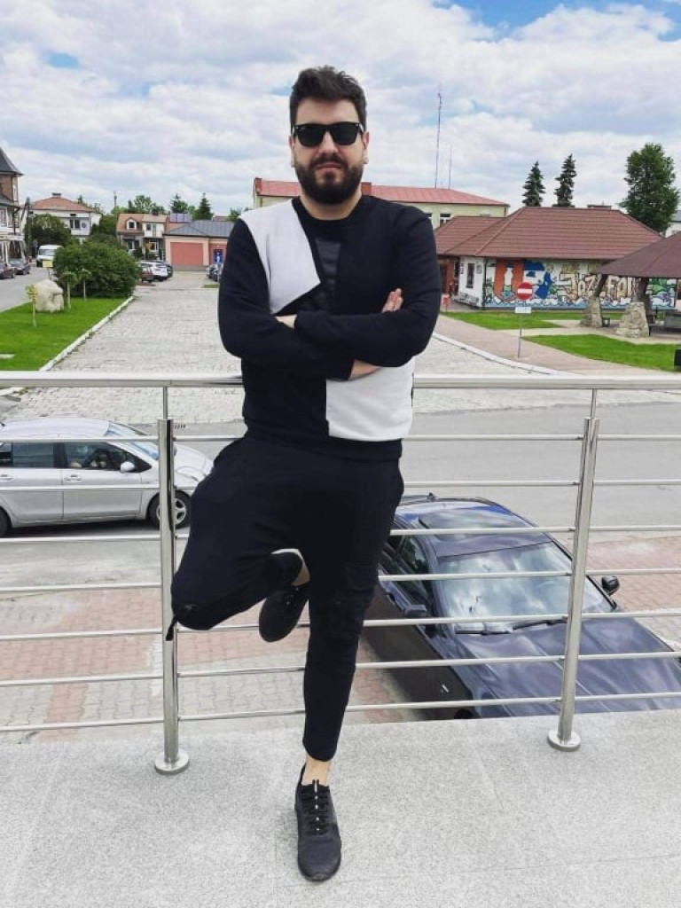 Wjechał ciągnikiem wprost pod lokomotywę - ZDJĘCIA