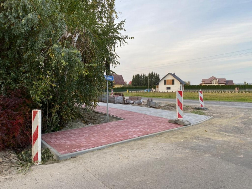 Hrubieszów: Trwa budowa chodnika i ścieżki rowerowej przy ul. Grabowieckiej - ZDJĘCIA