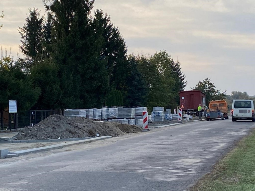 Hrubieszów: Trwa budowa chodnika i ścieżki rowerowej przy ul. Grabowieckiej - ZDJĘCIA