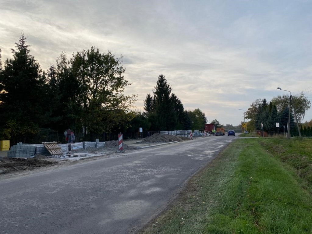Hrubieszów: Trwa budowa chodnika i ścieżki rowerowej przy ul. Grabowieckiej - ZDJĘCIA