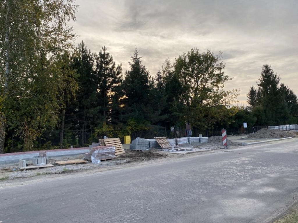 Hrubieszów: Trwa budowa chodnika i ścieżki rowerowej przy ul. Grabowieckiej - ZDJĘCIA