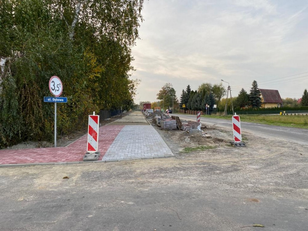 Hrubieszów: Trwa budowa chodnika i ścieżki rowerowej przy ul. Grabowieckiej - ZDJĘCIA