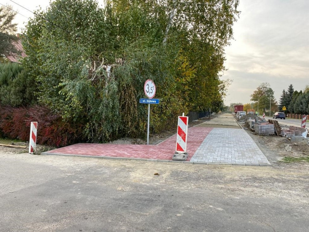 Hrubieszów: Trwa budowa chodnika i ścieżki rowerowej przy ul. Grabowieckiej - ZDJĘCIA