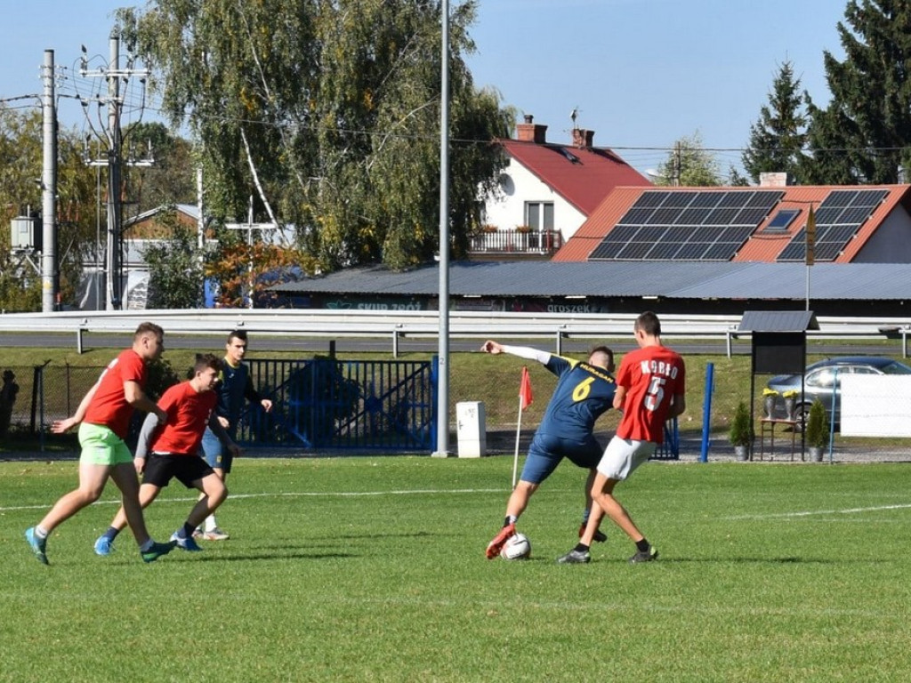 Pamiętają! W Teptiukowie kompleks sportowy został nazwany imieniem zasłużonego działacza sportowego Tadeusza Handziuka! - ZDJĘCIA