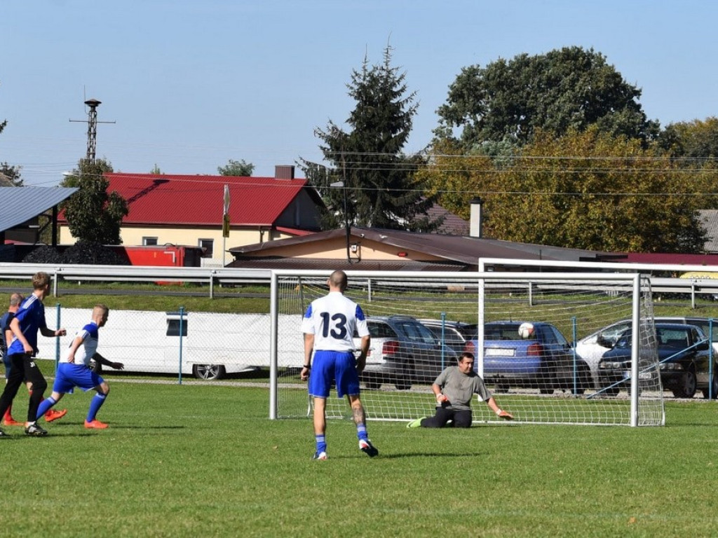 Pamiętają! W Teptiukowie kompleks sportowy został nazwany imieniem zasłużonego działacza sportowego Tadeusza Handziuka! - ZDJĘCIA