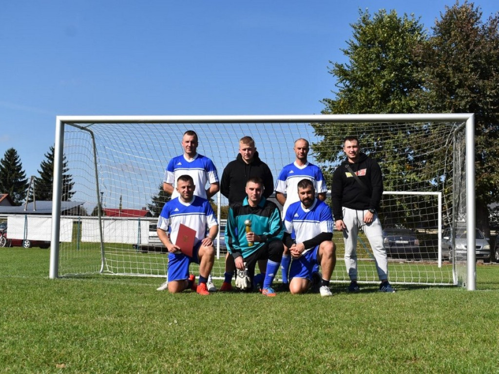 Pamiętają! W Teptiukowie kompleks sportowy został nazwany imieniem zasłużonego działacza sportowego Tadeusza Handziuka! - ZDJĘCIA