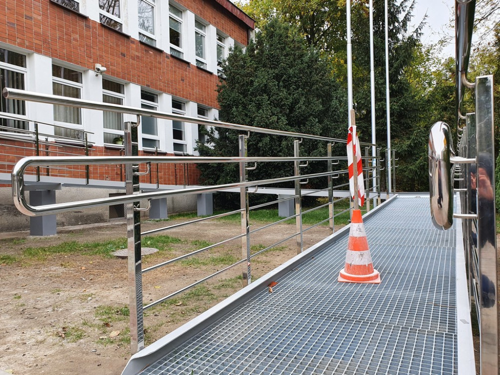 Hrubieszów: Trwa remont wejścia do Starostwa Powiatowego (ZDJĘCIA)