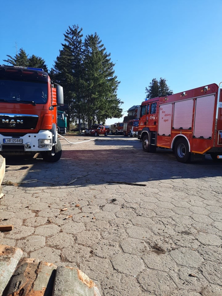 Pożar dachu w tartaku w Gozdowie (ZDJĘCIA)