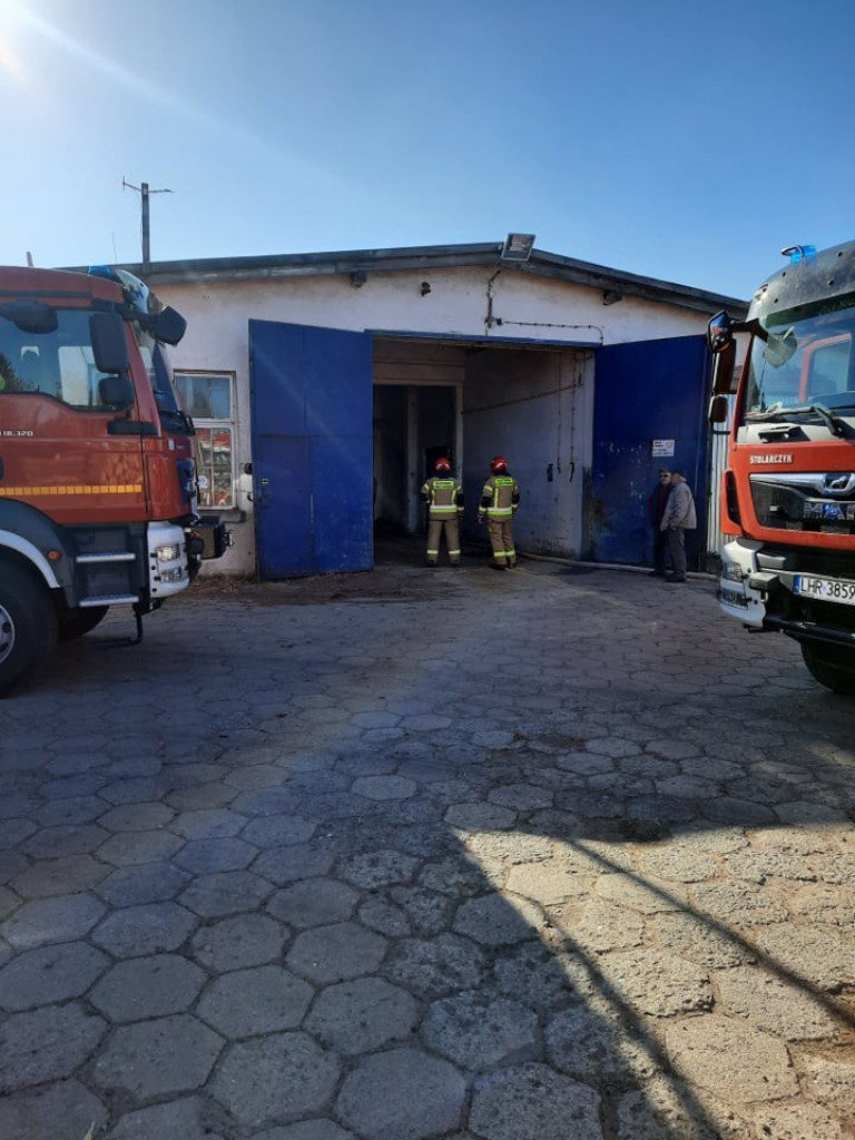 Pożar dachu w tartaku w Gozdowie (ZDJĘCIA)