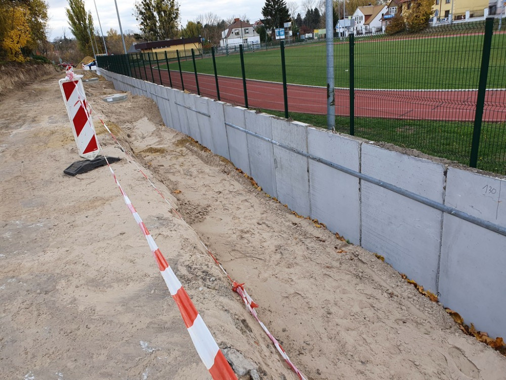 Hrubieszów: Budowa parkingów przy basenie (ZDJĘCIA)