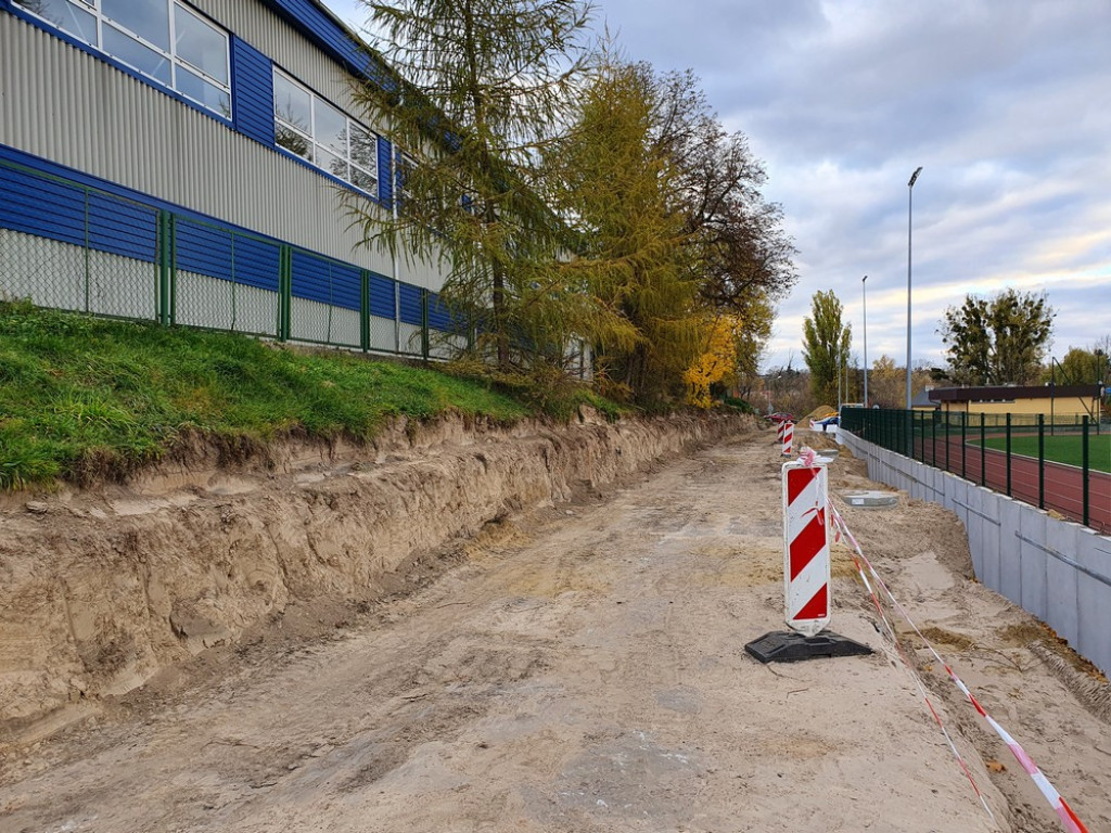 Hrubieszów: Budowa parkingów przy basenie (ZDJĘCIA)