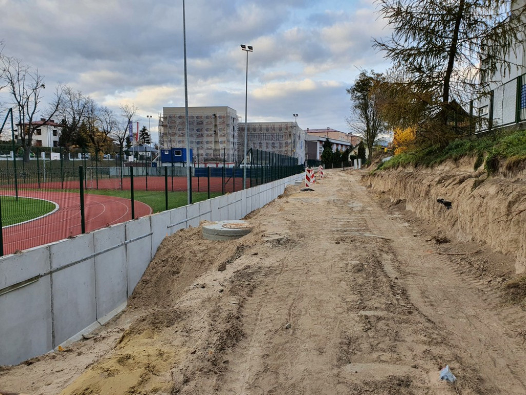 Hrubieszów: Budowa parkingów przy basenie (ZDJĘCIA)