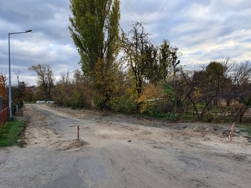 Hrubieszów: Budowa parkingów przy basenie (ZDJĘCIA)