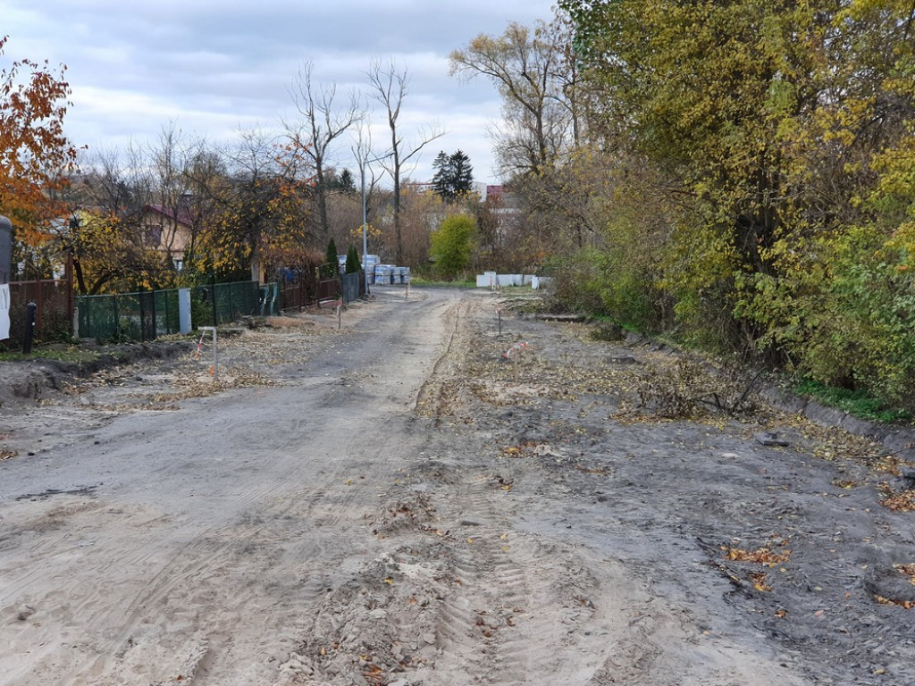 Hrubieszów: Budowa parkingów przy basenie (ZDJĘCIA)