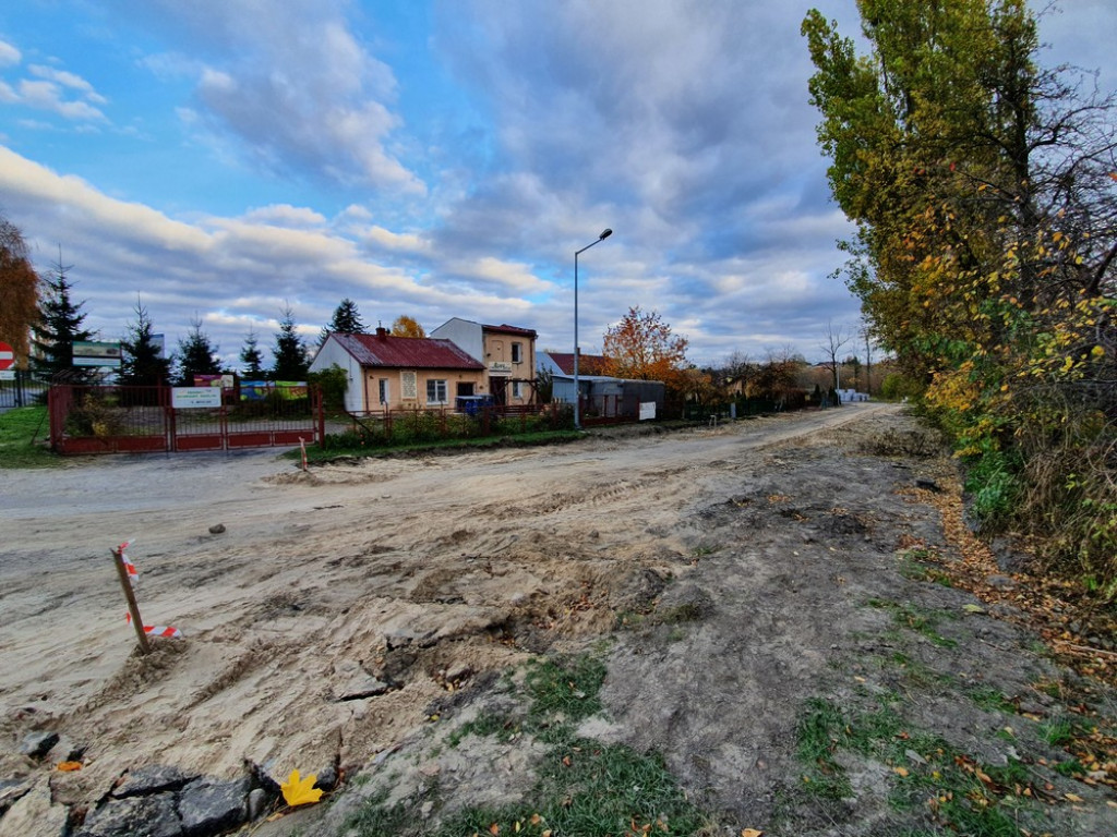 Hrubieszów: Budowa parkingów przy basenie (ZDJĘCIA)
