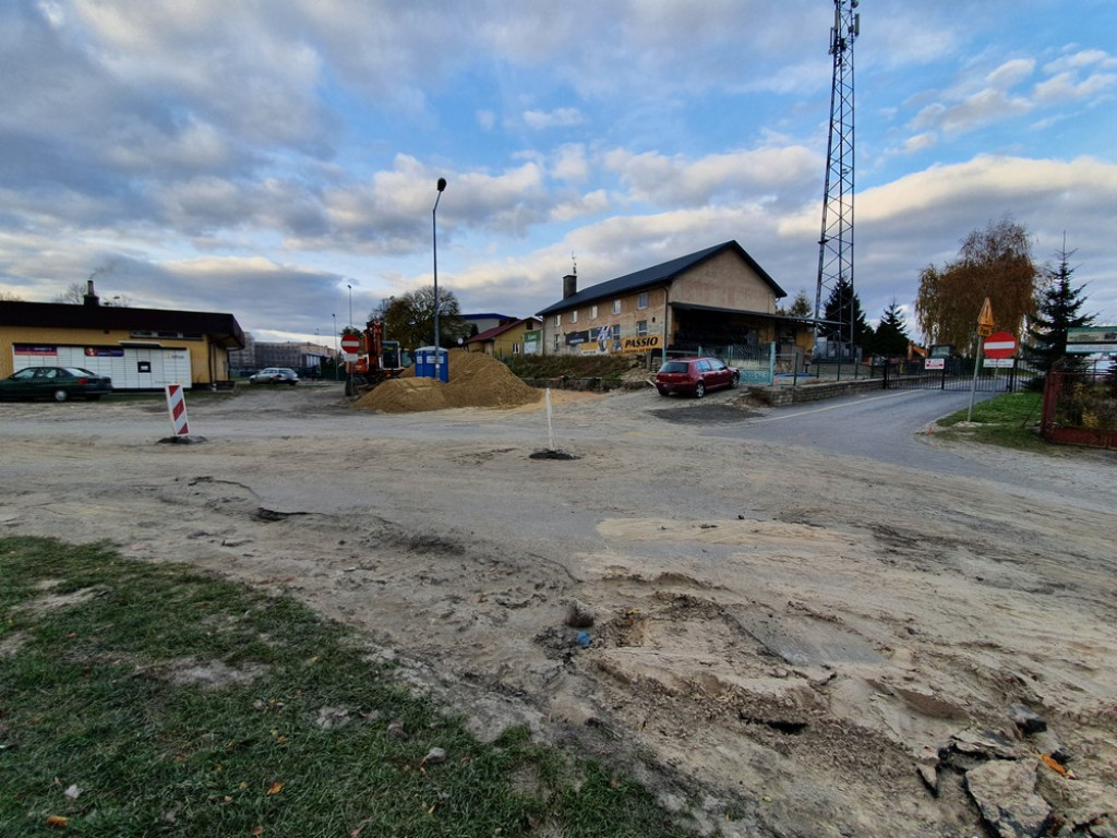 Hrubieszów: Budowa parkingów przy basenie (ZDJĘCIA)