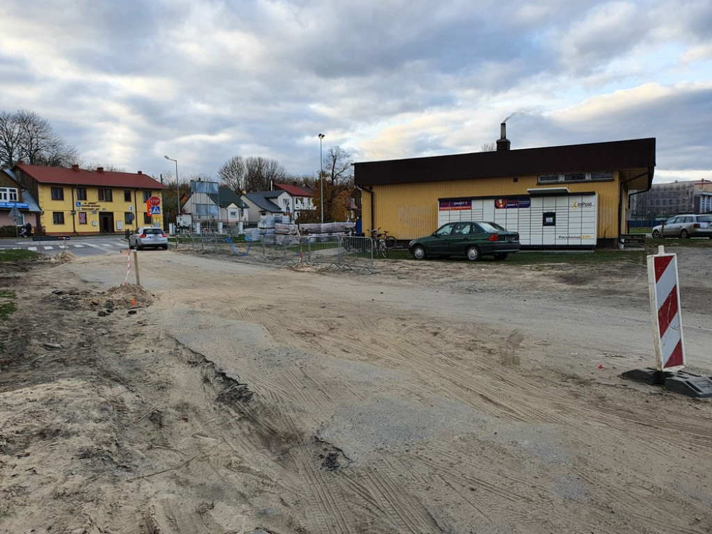 Hrubieszów: Budowa parkingów przy basenie (ZDJĘCIA)