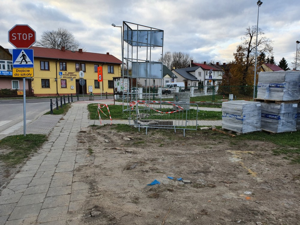 Hrubieszów: Budowa parkingów przy basenie (ZDJĘCIA)