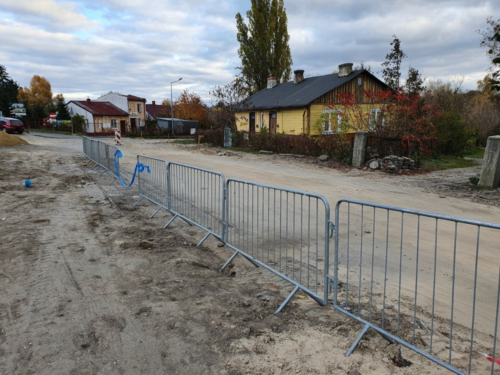 Hrubieszów: Budowa parkingów przy basenie (ZDJĘCIA)