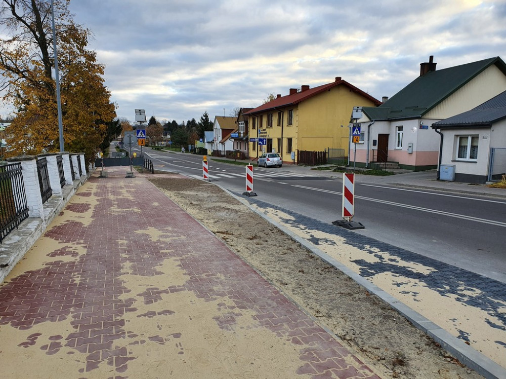 Hrubieszów: Budowa parkingów przy basenie (ZDJĘCIA)