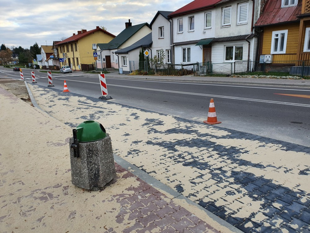 Hrubieszów: Budowa parkingów przy basenie (ZDJĘCIA)